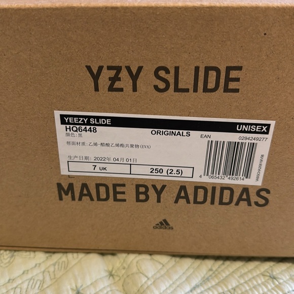 NWT YEEZY SLIDES UNISEX SIZE 7 - Picture 5 of 5